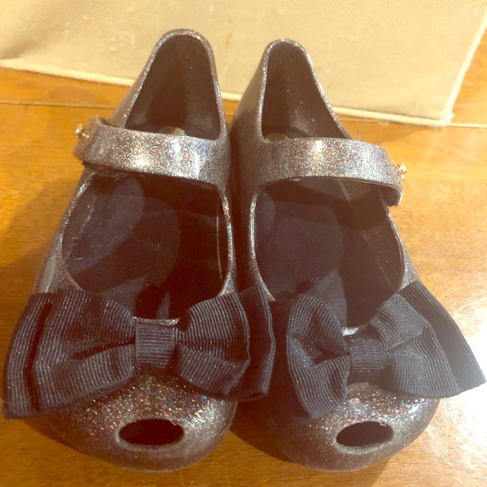 Mini Melissa dress shoes with peep toe.
